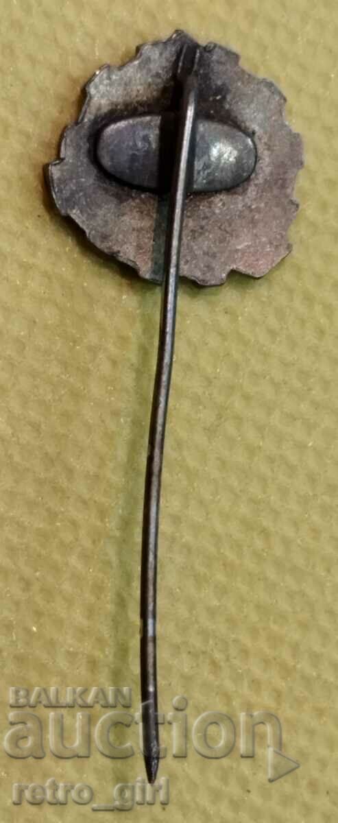 I am selling an old award badge, a badge! with price 9.90 BGN | € 5.06