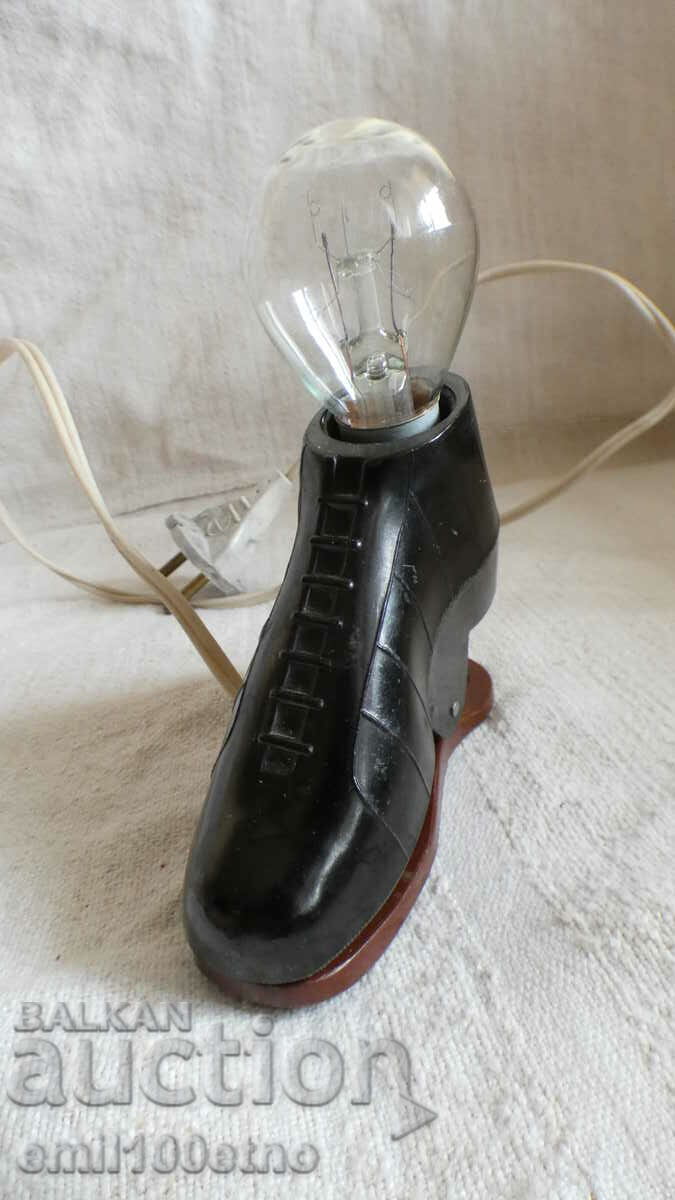 Стара нощна лампа футболна обувка - бутонка бакелит СССР с цена 18.00 лв. | € 9.20 Стара нощна лампа футболна обувка - бутонка бакелит СССР с цена 18.00 лв. | € 9.20