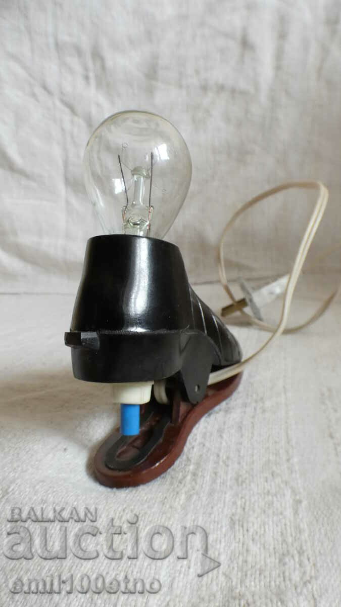 Аукцион Стара нощна лампа футболна обувка - бутонка бакелит СССР Аукцион Стара нощна лампа футболна обувка - бутонка бакелит СССР
