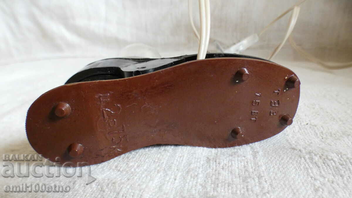 Доставка на Стара нощна лампа футболна обувка - бутонка бакелит СССР Доставка на Стара нощна лампа футболна обувка - бутонка бакелит СССР