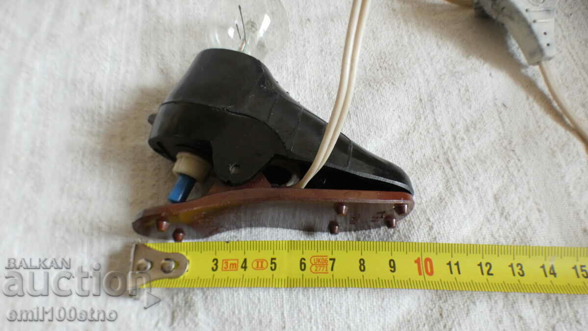 Стара нощна лампа футболна обувка - бутонка бакелит СССР - 6 Стара нощна лампа футболна обувка - бутонка бакелит СССР - 6