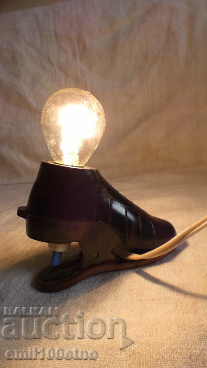 Стара нощна лампа футболна обувка - бутонка бакелит СССР - 7 Стара нощна лампа футболна обувка - бутонка бакелит СССР - 7