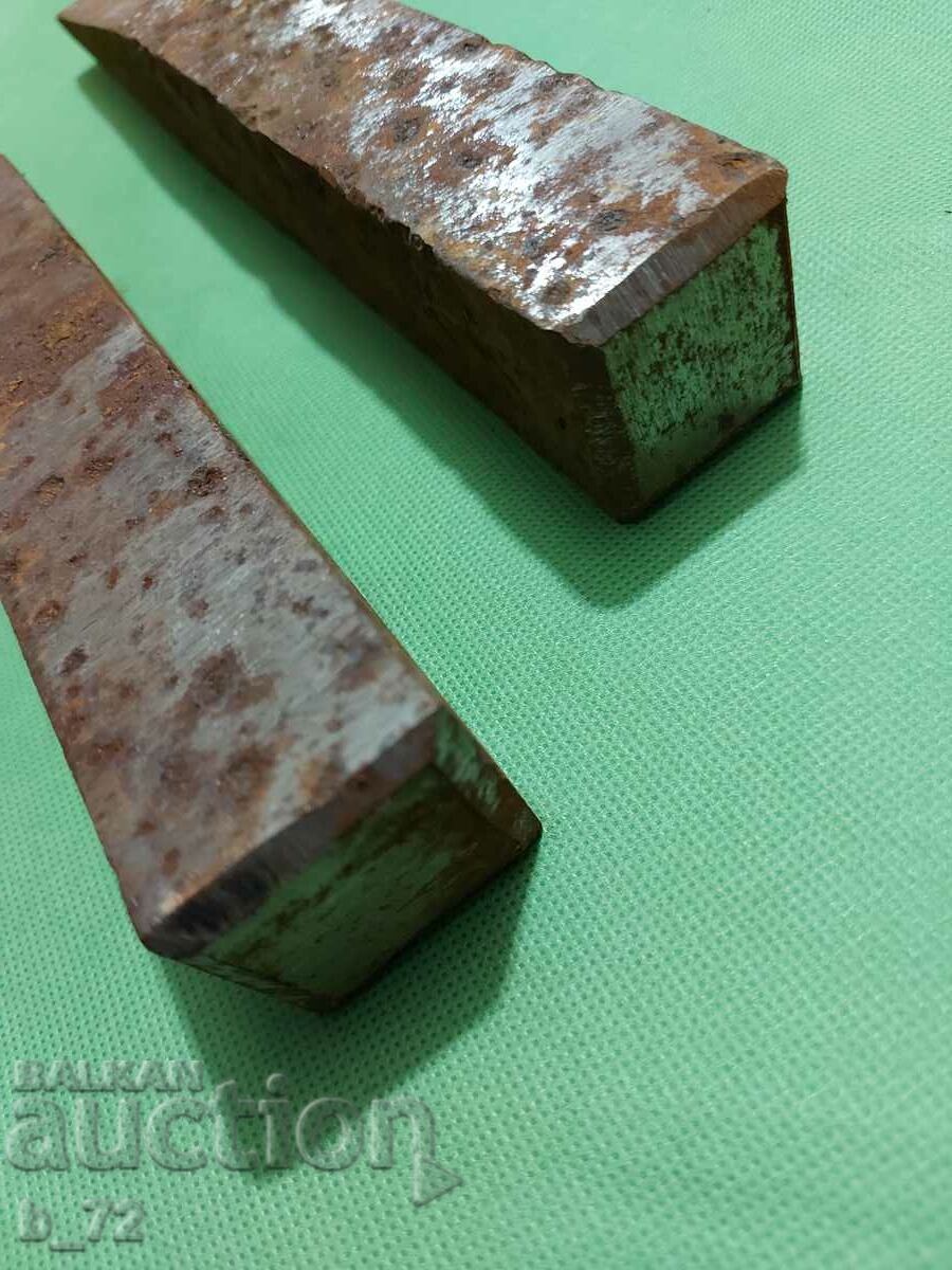 Cleaving knives, the old quality with price 38.00 BGN | € 19.43 Cleaving knives, the old quality with price 38.00 BGN | € 19.43