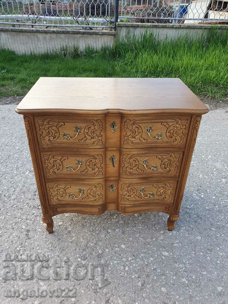 Beautiful vintage chest of drawers