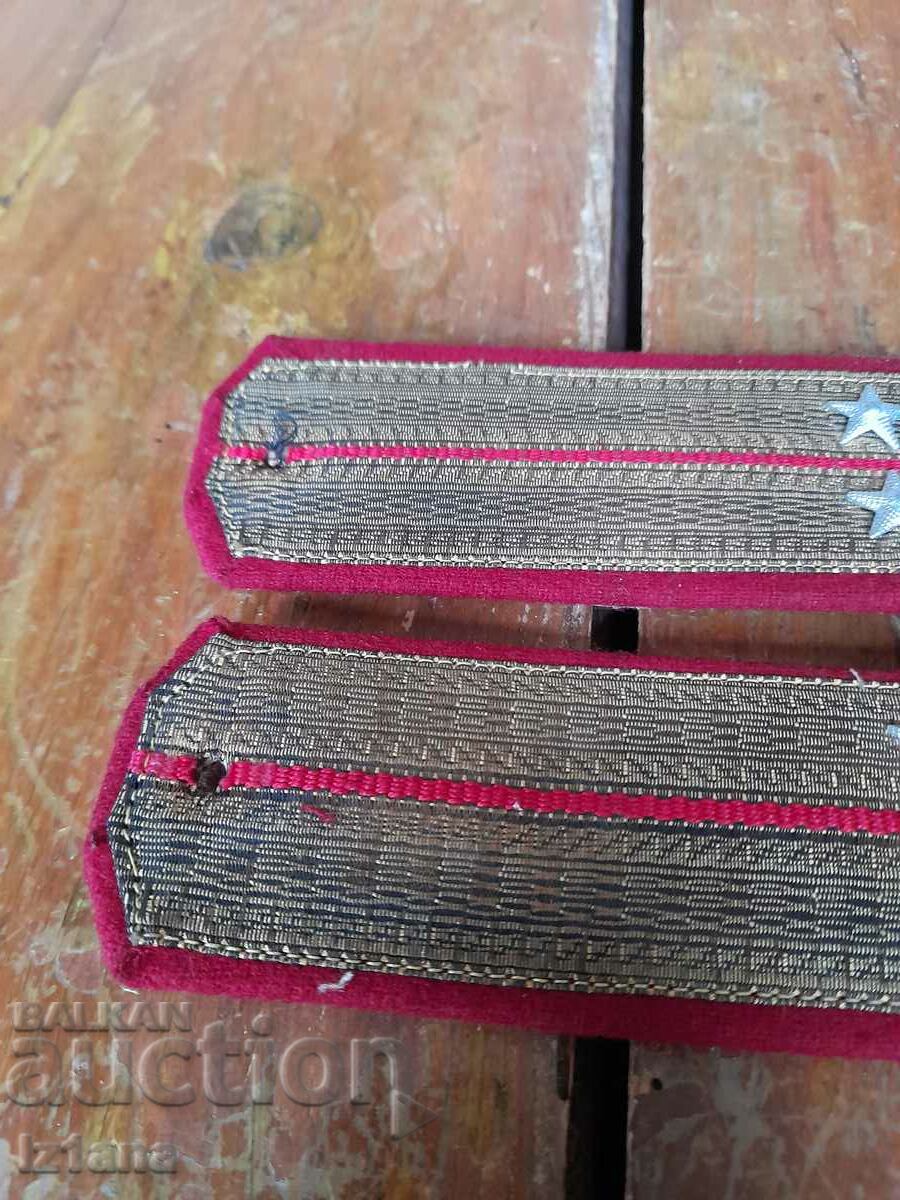 Epoleți vechi locotenent cu preț 32.00 BGN | € 16.36