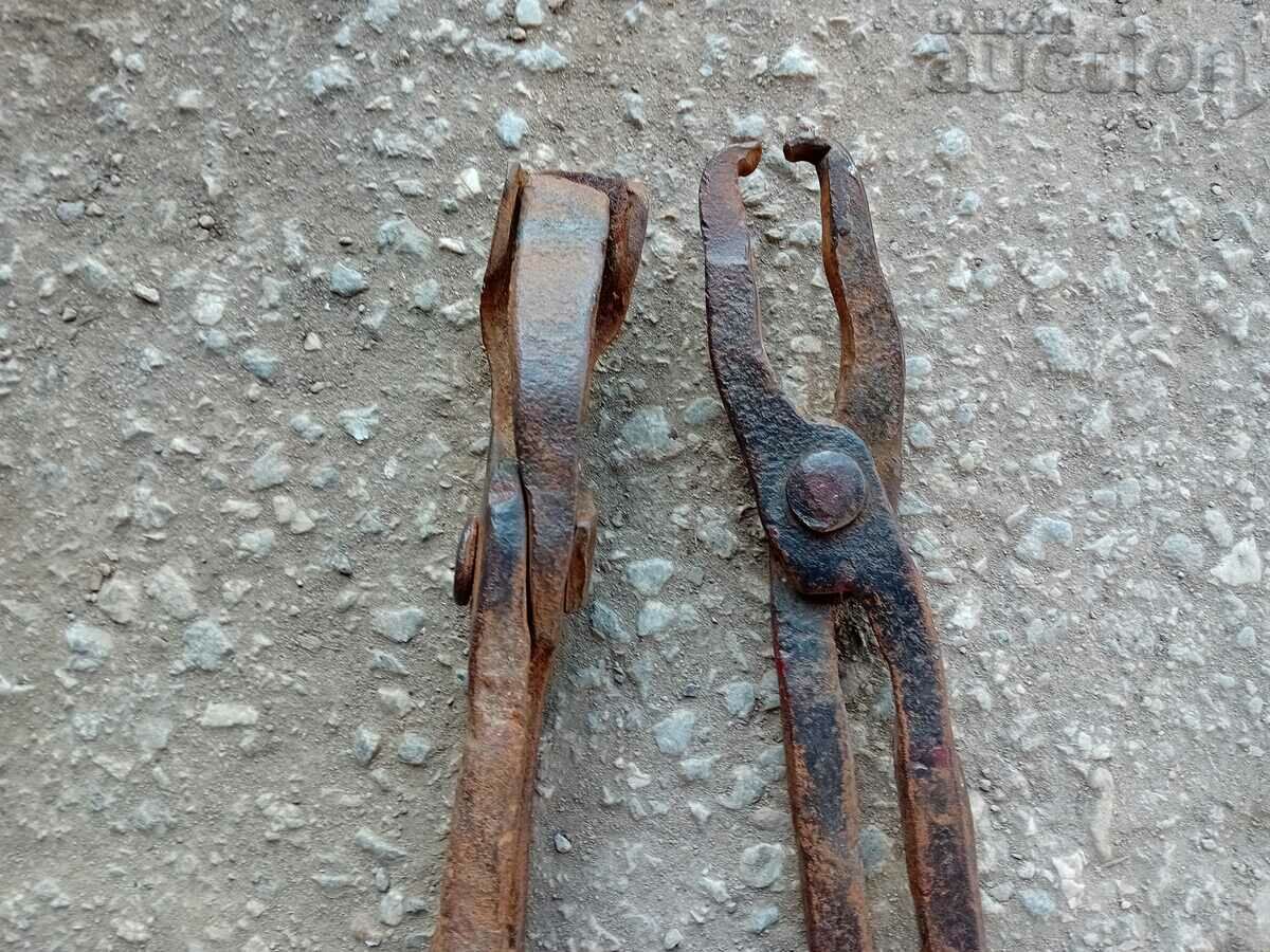 antique blacksmith's tongs lot - 6 antique blacksmith's tongs lot - 6