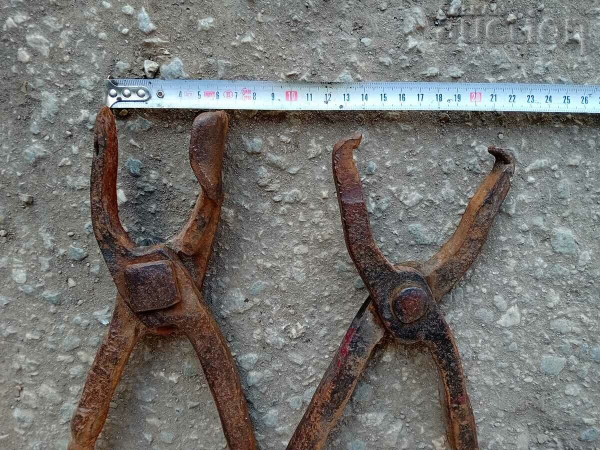 antique blacksmith's tongs lot - 7 antique blacksmith's tongs lot - 7