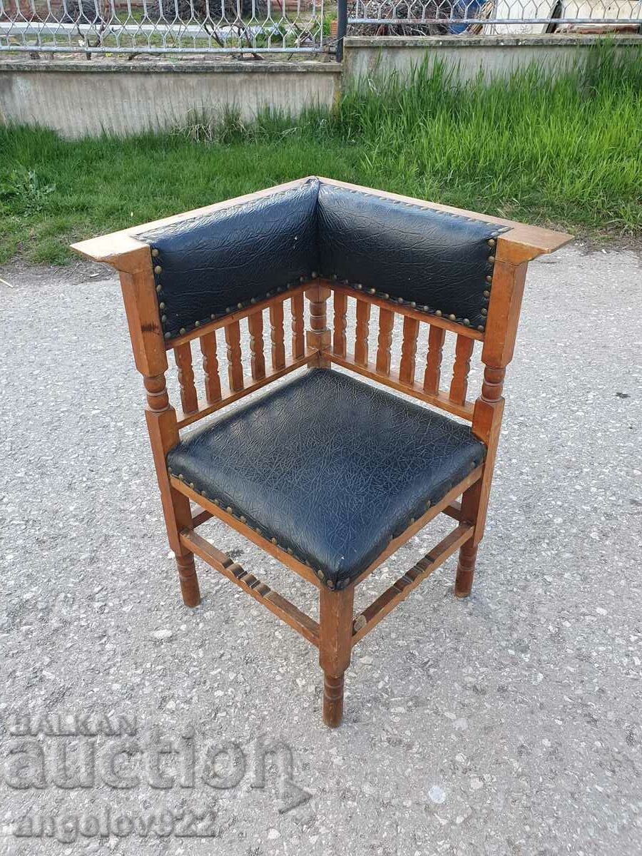 Vintage γωνιακή καρέκλα από μασίφ ξύλο!