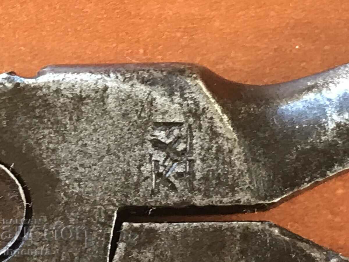 Auction PLIERS UNIVERSAL TOOL FOR HANDYMEN FROM THE OLD M-L Auction PLIERS UNIVERSAL TOOL FOR HANDYMEN FROM THE OLD M-L