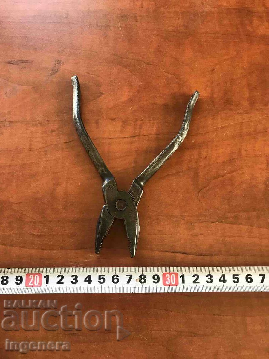 PLIERS UNIVERSAL TOOL FOR HANDYMEN FROM THE OLD M-L - 6 PLIERS UNIVERSAL TOOL FOR HANDYMEN FROM THE OLD M-L - 6