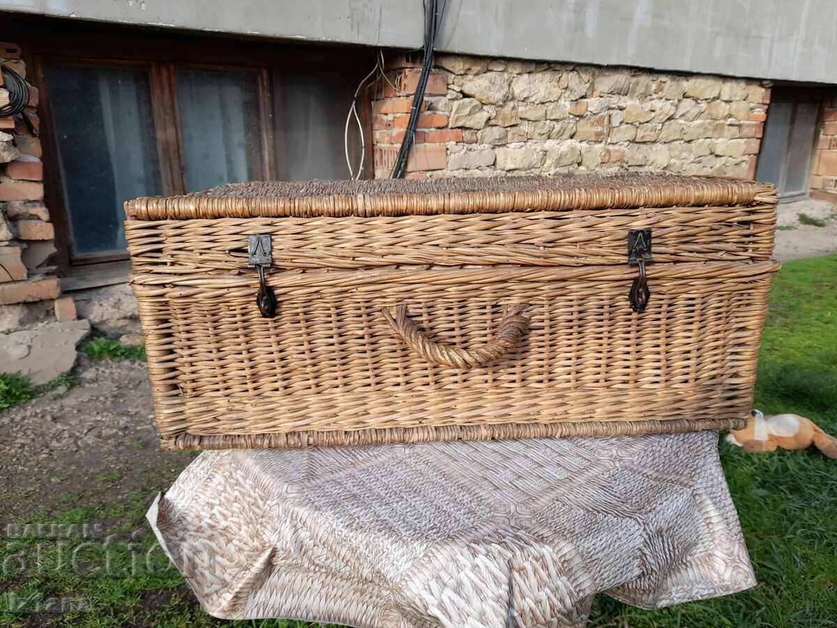 Old wicker suitcase - 5 Old wicker suitcase - 5