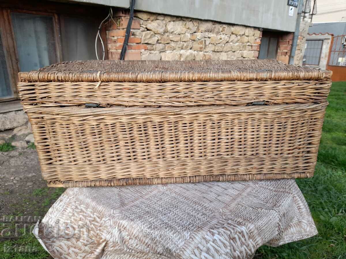 Old wicker suitcase - 6 Old wicker suitcase - 6