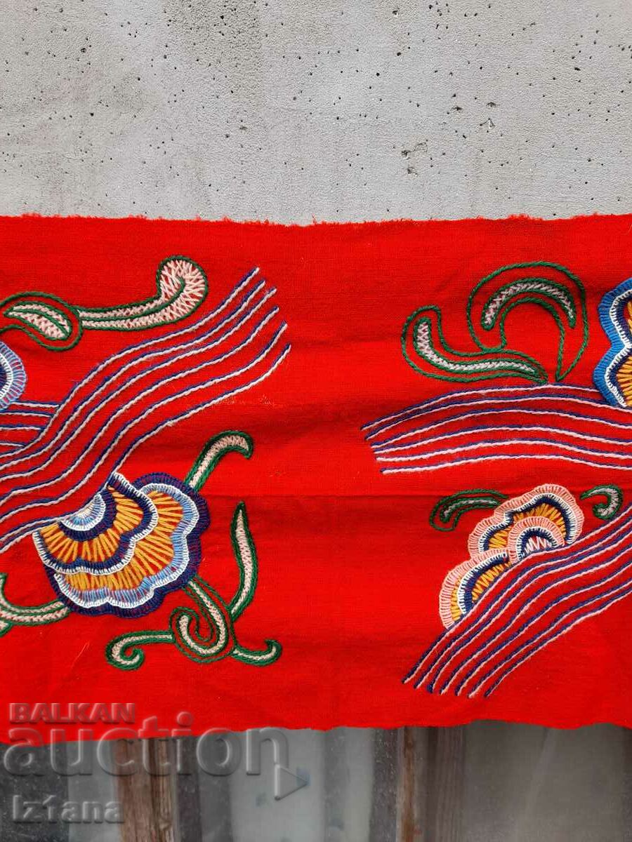 Auction Antique carpet, wall covering Auction Antique carpet, wall covering