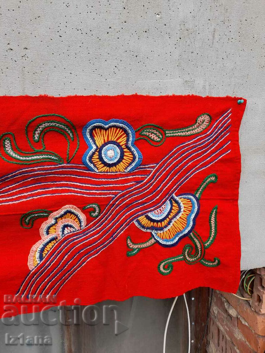 Delivery of Antique carpet, wall covering Delivery of Antique carpet, wall covering