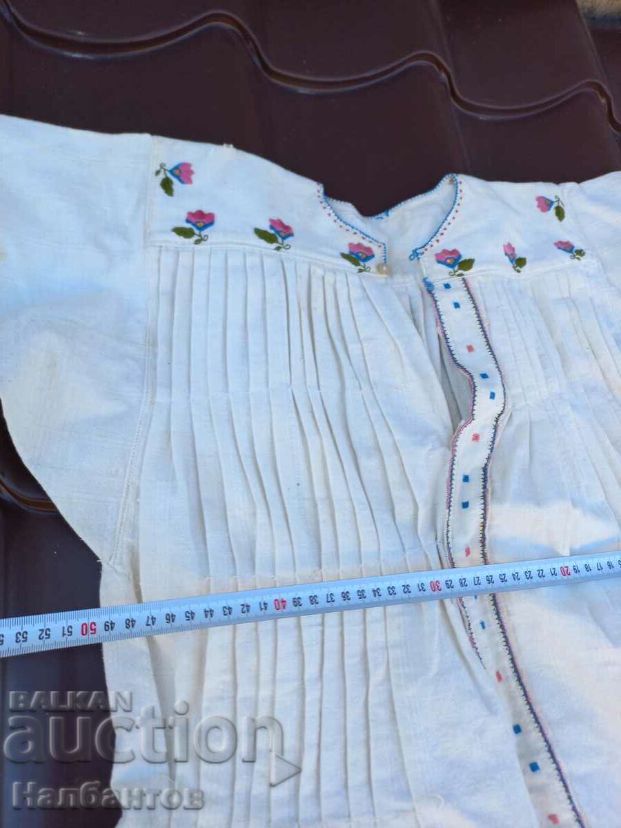 Auction OLD WOMAN'S SHIRT WEAR Auction OLD WOMAN'S SHIRT WEAR