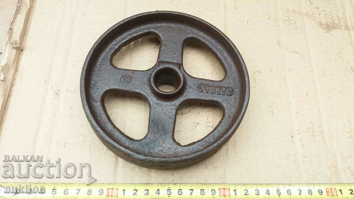 СТАРО КОЛЕЛО ОТ ВЪЗРОЖДЕНСКА МАШИНА - ЧИГУН с цена 11.99 лв. | € 6.13 СТАРО КОЛЕЛО ОТ ВЪЗРОЖДЕНСКА МАШИНА - ЧИГУН с цена 11.99 лв. | € 6.13