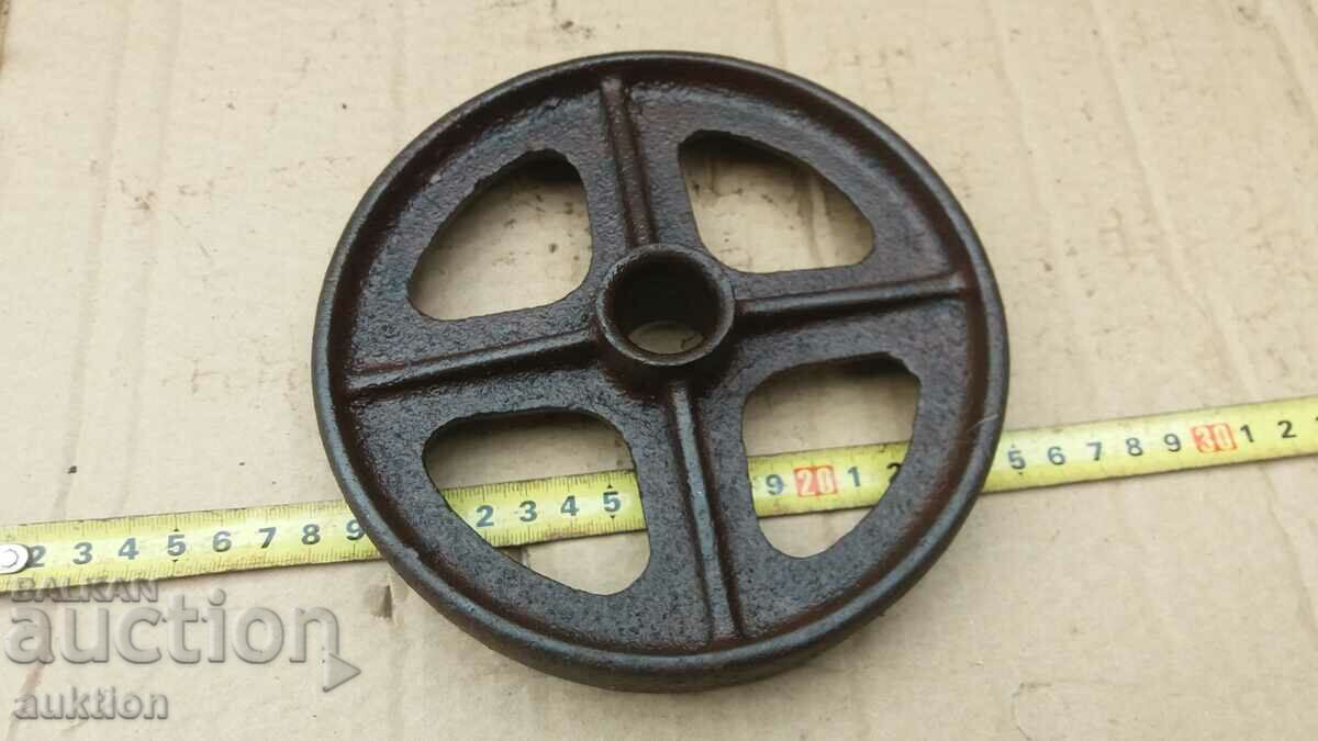 СТАРО КОЛЕЛО ОТ ВЪЗРОЖДЕНСКА МАШИНА - ЧИГУН - 6 СТАРО КОЛЕЛО ОТ ВЪЗРОЖДЕНСКА МАШИНА - ЧИГУН - 6