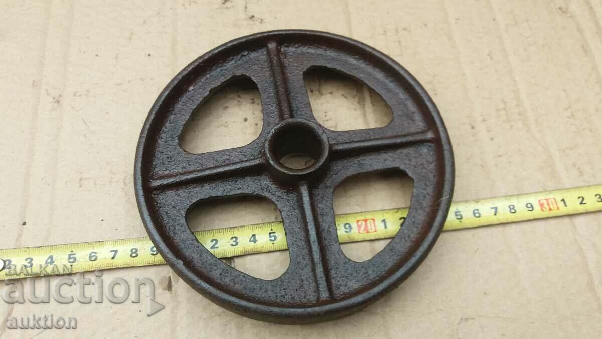 СТАРО КОЛЕЛО ОТ ВЪЗРОЖДЕНСКА МАШИНА - ЧИГУН - 7 СТАРО КОЛЕЛО ОТ ВЪЗРОЖДЕНСКА МАШИНА - ЧИГУН - 7