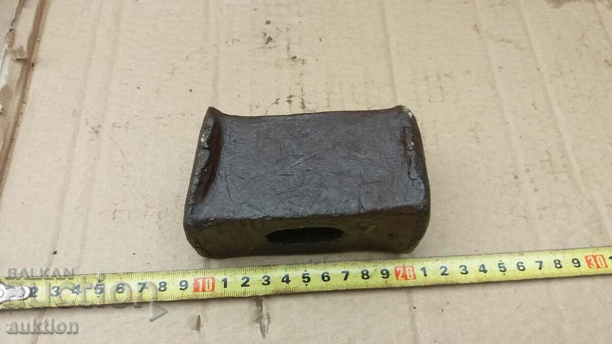 Delivery of OLD MASSIVE HAMMER - 1 KG. Delivery of OLD MASSIVE HAMMER - 1 KG.