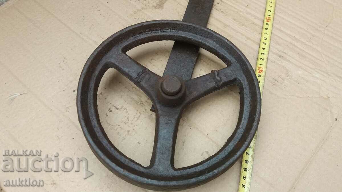 Auction MASSIVE RENAISSANCE WHEEL FROM A MACHINE Auction MASSIVE RENAISSANCE WHEEL FROM A MACHINE