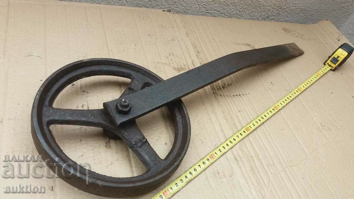 MASSIVE RENAISSANCE WHEEL FROM A MACHINE - 6 MASSIVE RENAISSANCE WHEEL FROM A MACHINE - 6