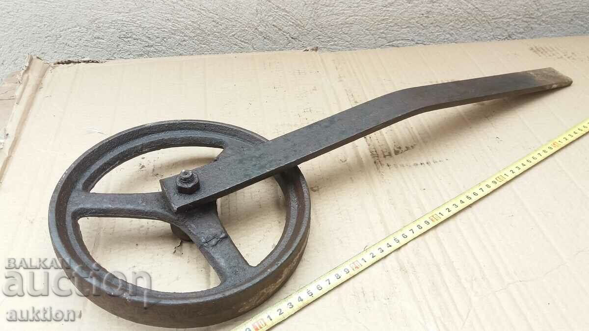 MASSIVE RENAISSANCE WHEEL FROM A MACHINE - 7 MASSIVE RENAISSANCE WHEEL FROM A MACHINE - 7