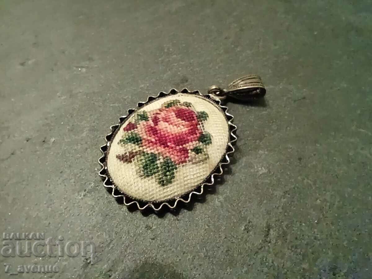 Medallion, old, as tapestry, rose, for costume, 03/23/24 with price 99.00 BGN | € 50.62