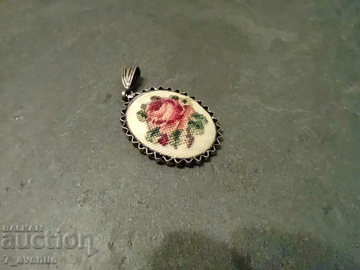 Auction  Medallion, old, as tapestry, rose, for costume, 03/23/24