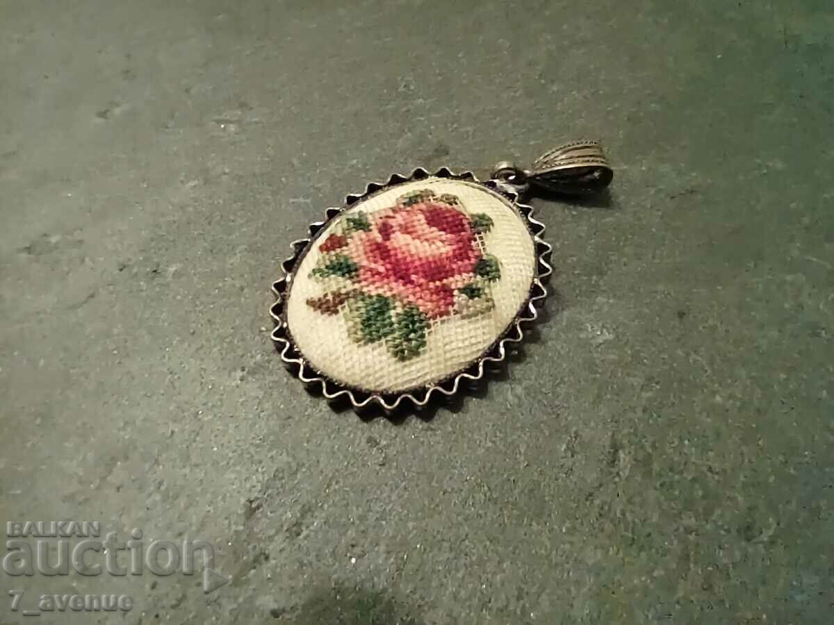 Medallion, old, as tapestry, rose, for costume, 03/23/24 - 6