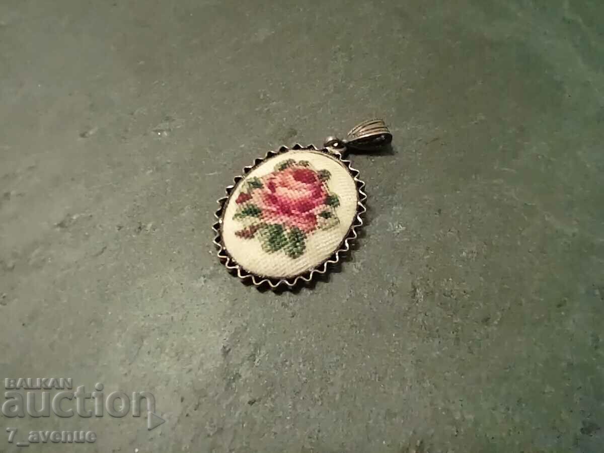 Medallion, old, as tapestry, rose, for costume, 03/23/24 - 7