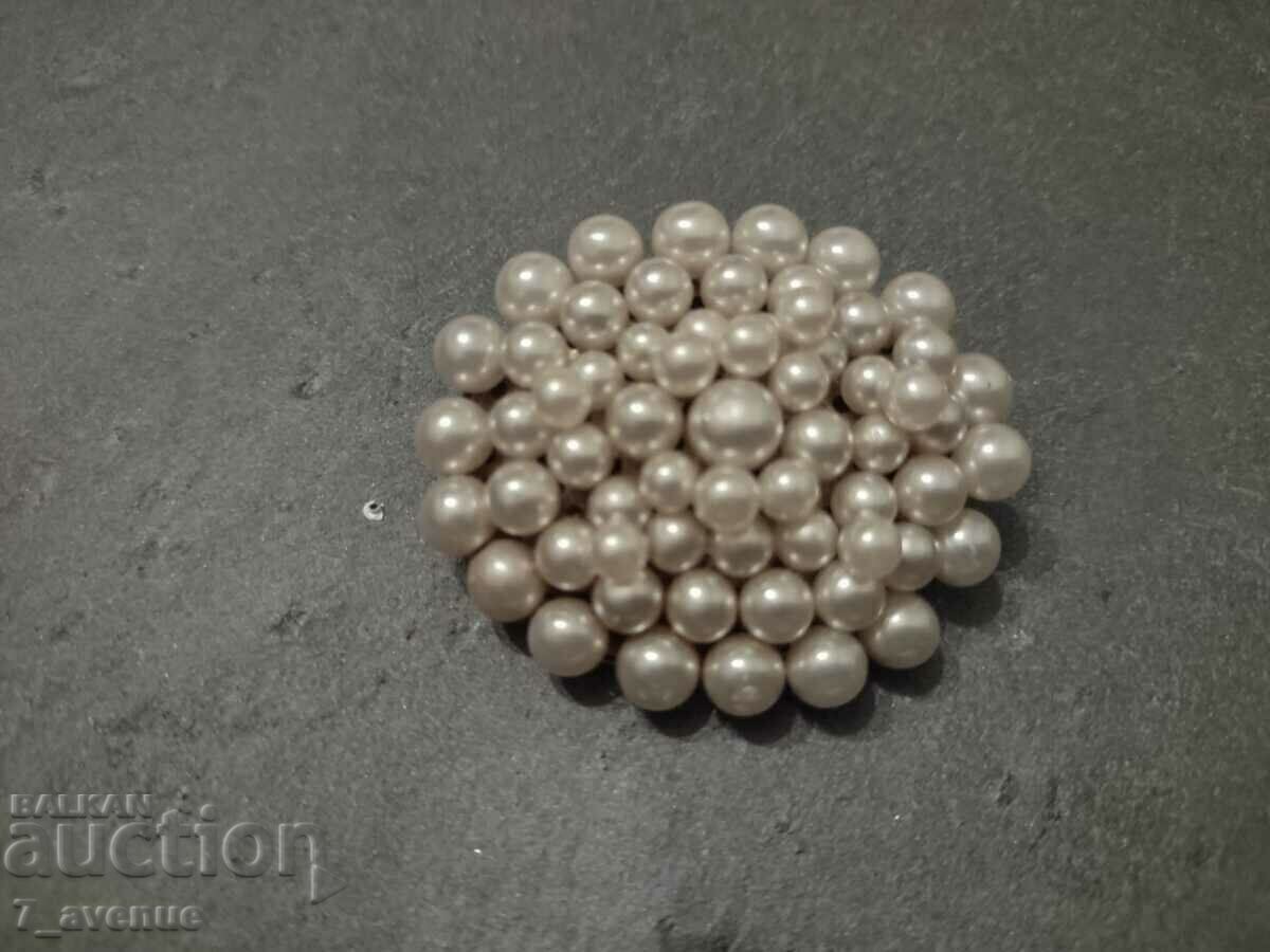 Licitație Broșă veche împânzită cu perle, 23/03/24