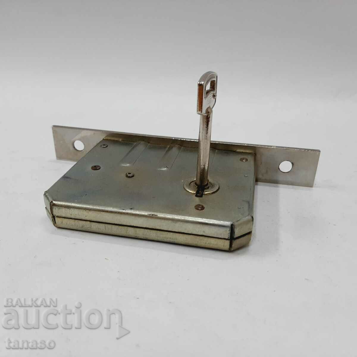 Lock with cash key(8.3) with price 15.00 BGN | € 7.67 Lock with cash key(8.3) with price 15.00 BGN | € 7.67