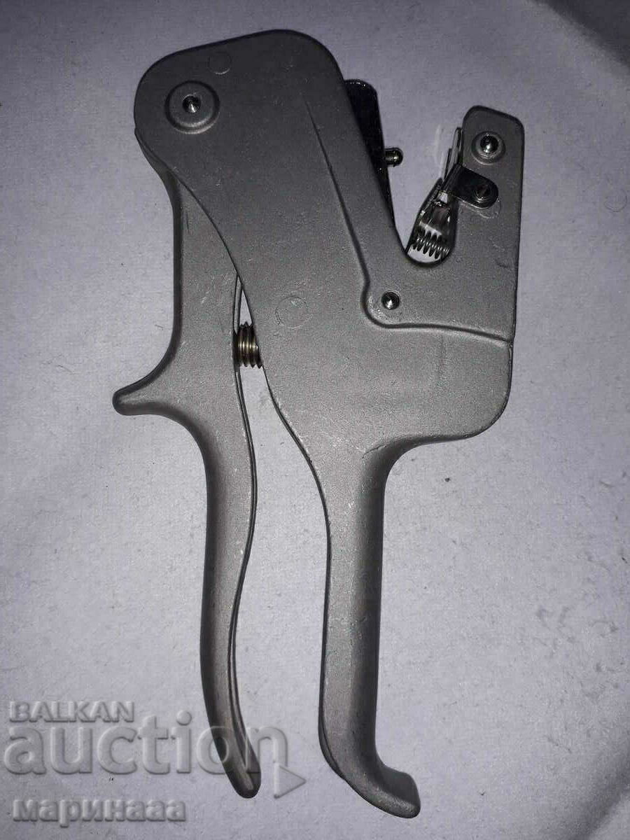 ANIMAL MARKING PLIERS. GERMANY - 6 ANIMAL MARKING PLIERS. GERMANY - 6