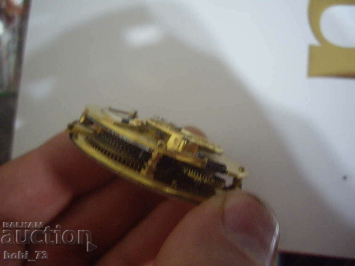 Mecanica pentru un ceas de buzunar vechi. cu preț 280.00 BGN | € 143.16 Mecanica pentru un ceas de buzunar vechi. cu preț 280.00 BGN | € 143.16