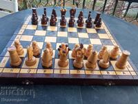 Шах - дървени фигури