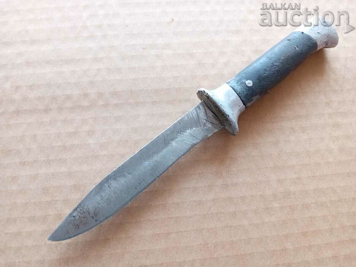 retro fender type knife with price 31.00 BGN | € 15.85 retro fender type knife with price 31.00 BGN | € 15.85