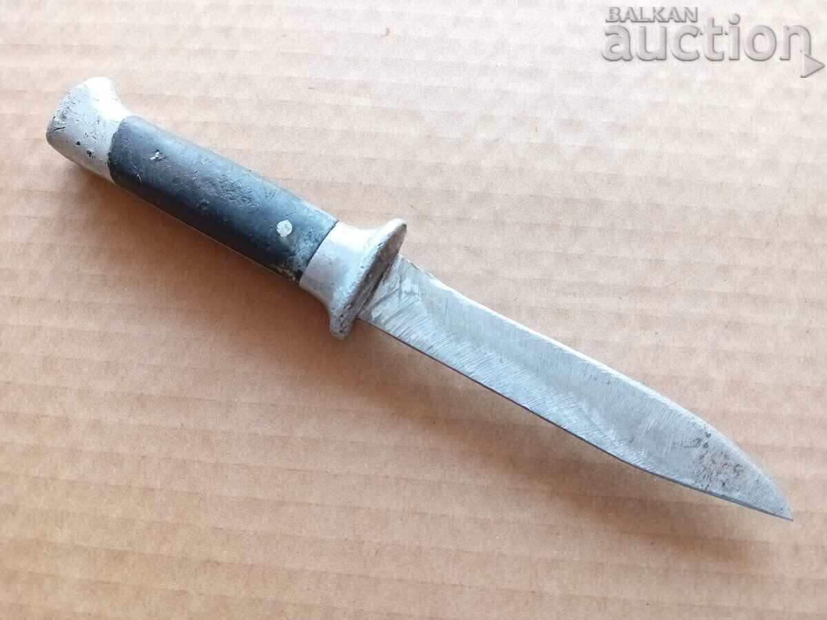 Auction retro fender type knife Auction retro fender type knife