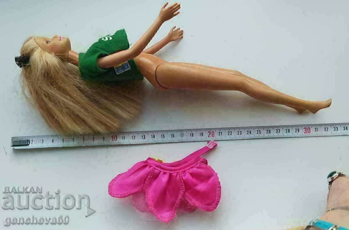 Стара кукла Барби MATTEL 1999г.Indonesia с цена € 12.00 | 23.47 лв. Стара кукла Барби MATTEL 1999г.Indonesia с цена € 12.00 | 23.47 лв.