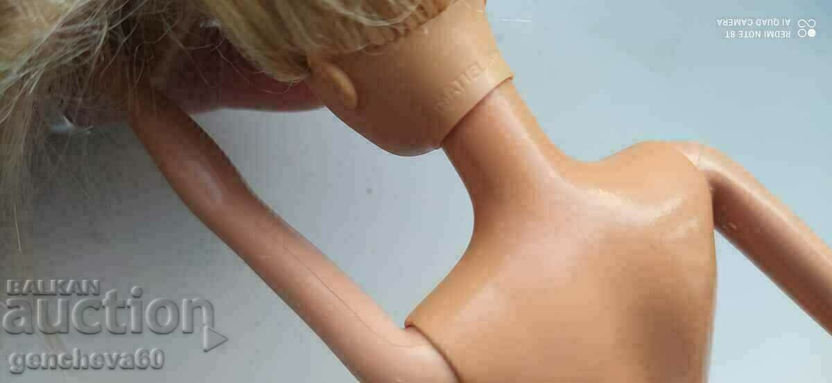 Delivery of Old Barbie doll MATTEL 1999 Indonesia Delivery of Old Barbie doll MATTEL 1999 Indonesia