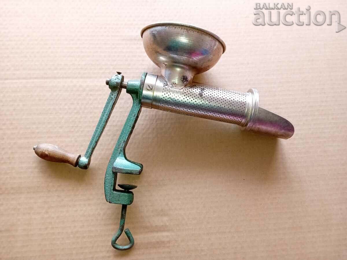 Old tomato grinder tomato grinder with price 41.00 BGN | € 20.96