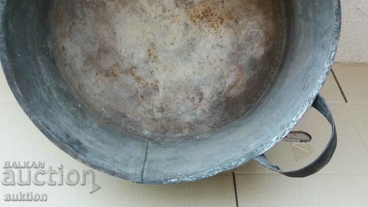 Auction OLD LARGE SOLID PAN FOR LAMB, LUTENICE, ETC. Auction OLD LARGE SOLID PAN FOR LAMB, LUTENICE, ETC.