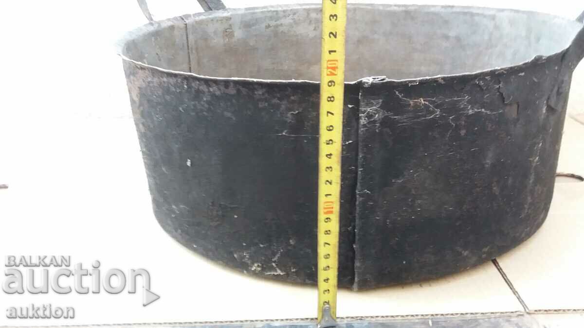 OLD LARGE SOLID PAN FOR LAMB, LUTENICE, ETC. - 7 OLD LARGE SOLID PAN FOR LAMB, LUTENICE, ETC. - 7