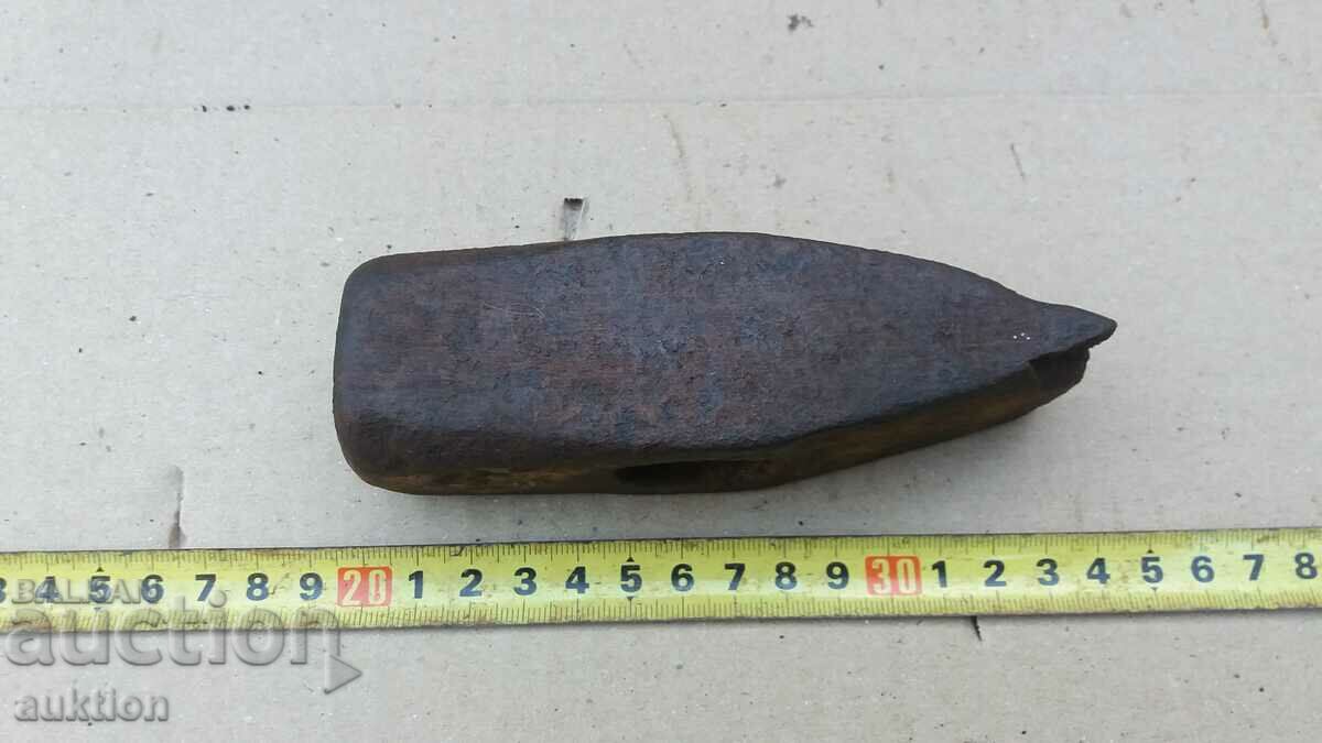 Delivery of OLD MASSIVE HAMMER - 0.7 KG. Delivery of OLD MASSIVE HAMMER - 0.7 KG.