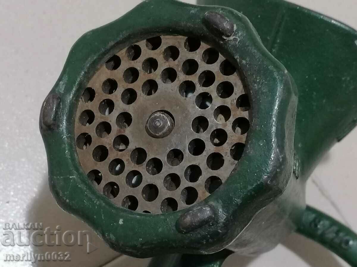 Old meat grinder, cast iron grinder Romania with price 49.00 BGN | € 25.05 Old meat grinder, cast iron grinder Romania with price 49.00 BGN | € 25.05