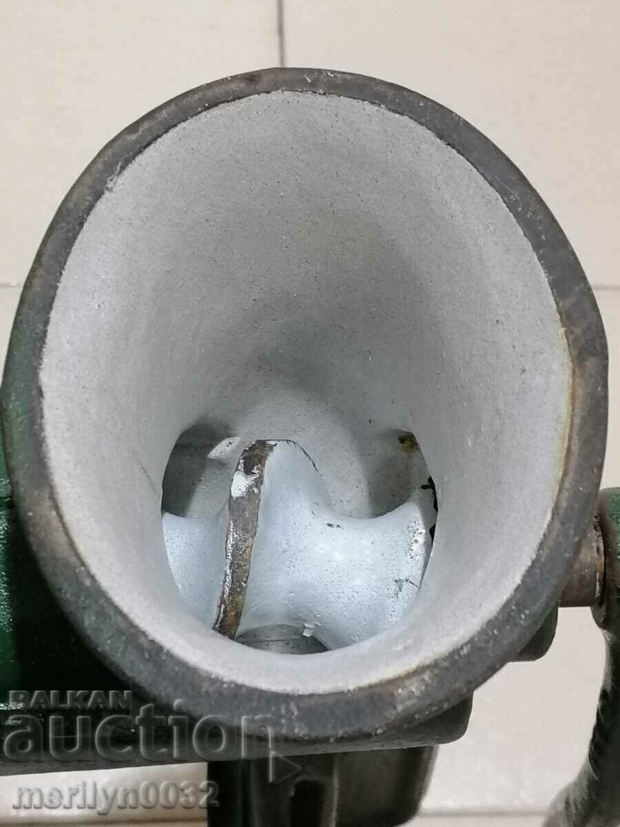 Auction Old meat grinder, cast iron grinder Romania Auction Old meat grinder, cast iron grinder Romania