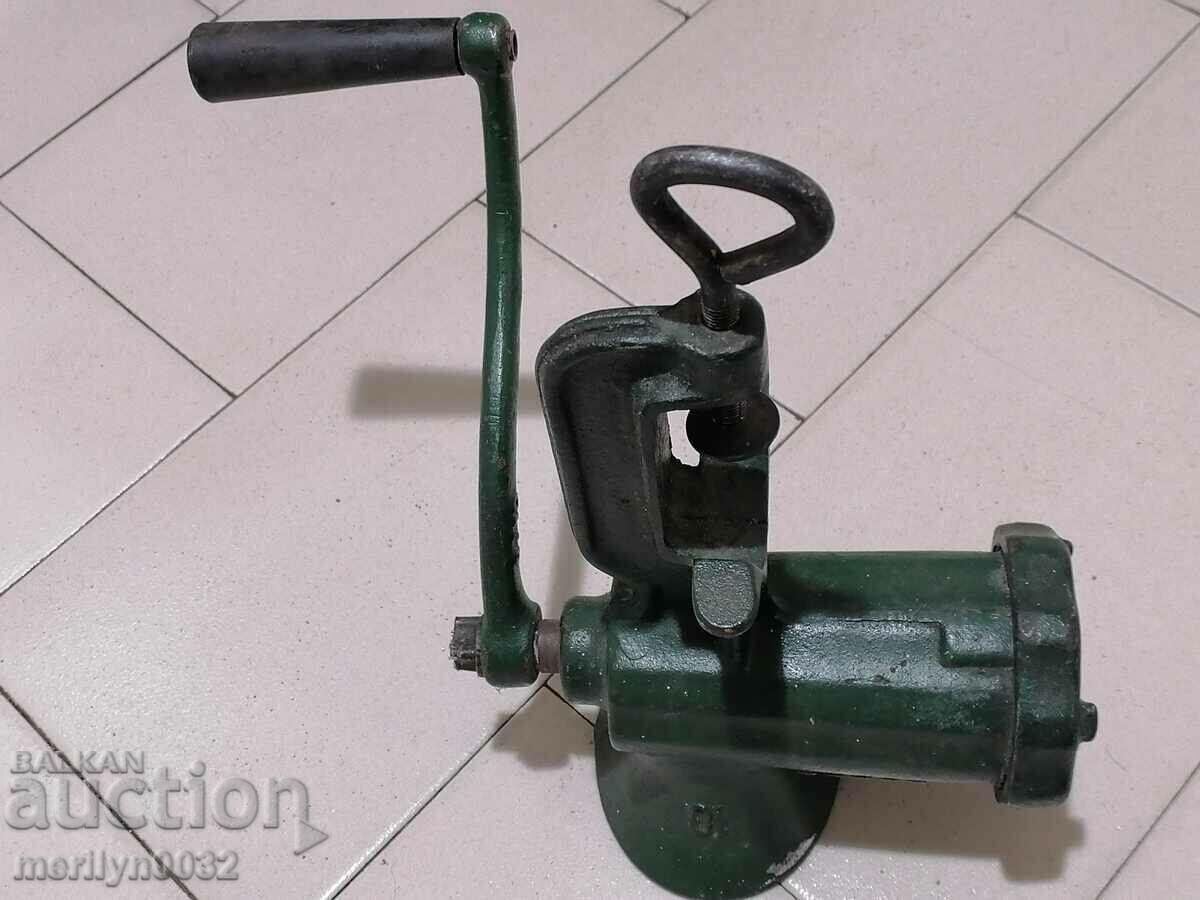 Old meat grinder, cast iron grinder Romania - 5 Old meat grinder, cast iron grinder Romania - 5