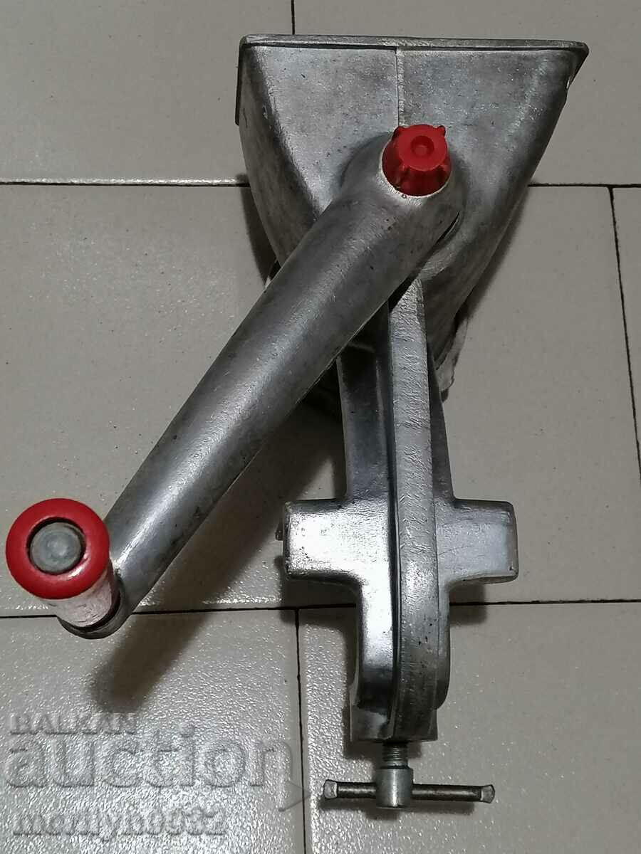 Old meat grinder grinder aluminum NRB Gabrovo with price 52.00 BGN | € 26.59 Old meat grinder grinder aluminum NRB Gabrovo with price 52.00 BGN | € 26.59