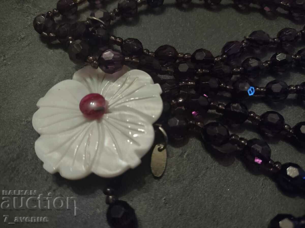 Auction Long beautiful necklace with mother-of-pearl flower, Markov, 25,03.24 Auction Long beautiful necklace with mother-of-pearl flower, Markov, 25,03.24