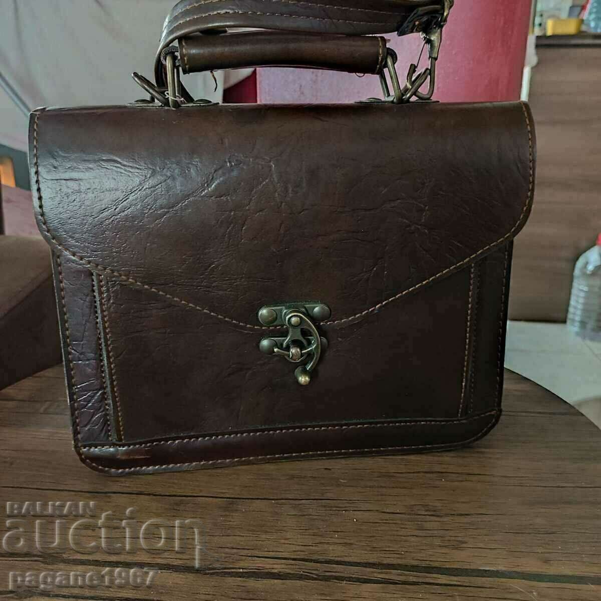 Geanta de mana din piele naturala cu preț € 20.45 | 40.00 BGN