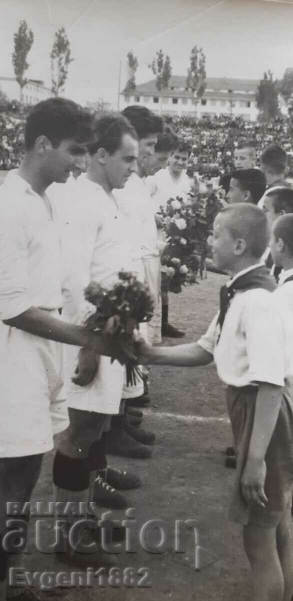 1949 KSA Slavia - Levski 0:1 Semi-final Old Photo Football with price 19.13 BGN | € 9.78 1949 KSA Slavia - Levski 0:1 Semi-final Old Photo Football with price 19.13 BGN | € 9.78